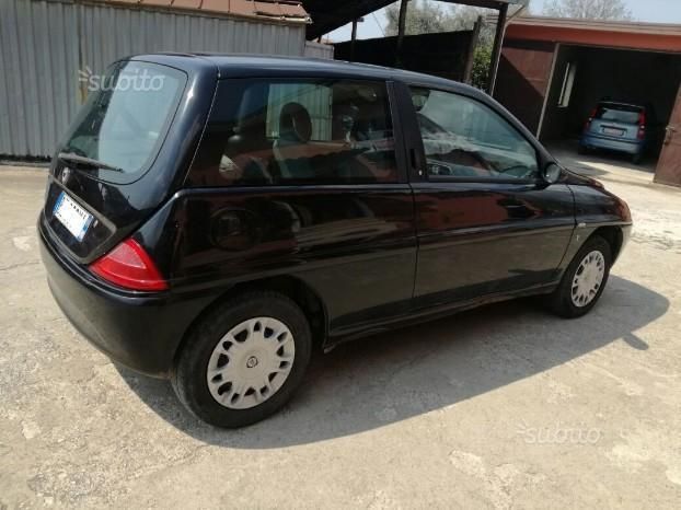 Lancia ypsilon 2002