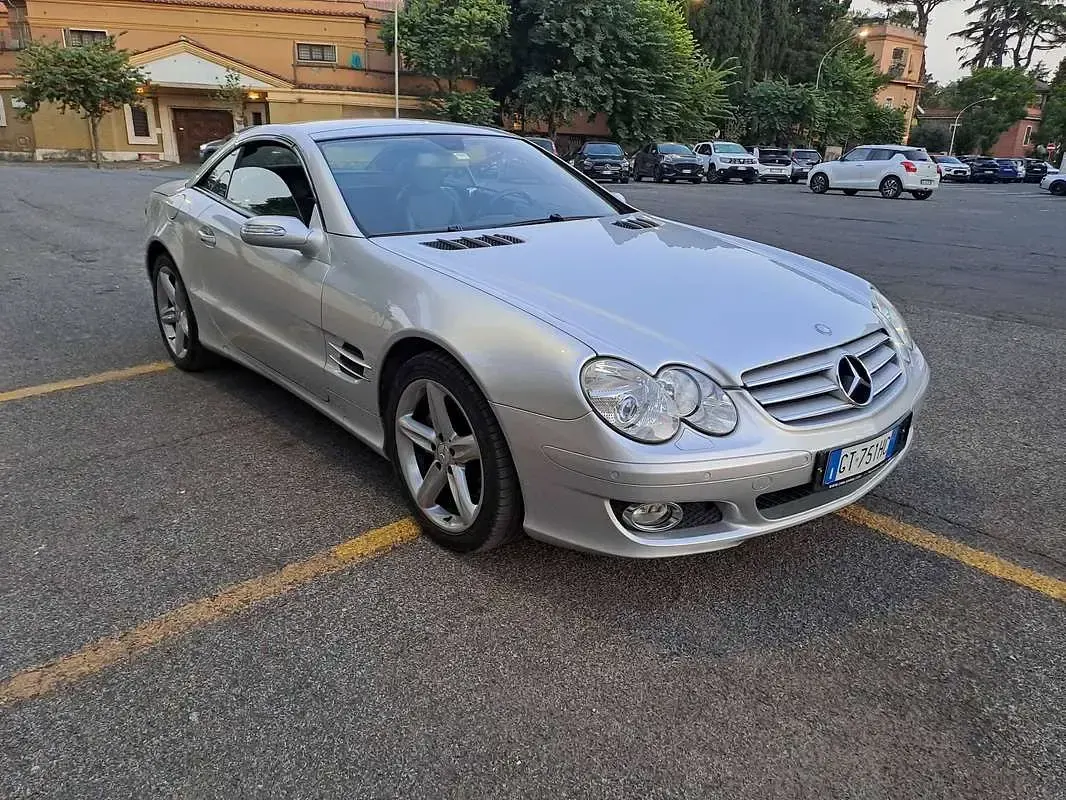 Usata Mercedes SL350 272 CV (200 kW) 2007 Argento Cabrio