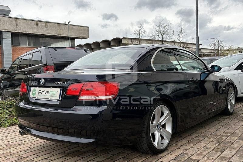 Usata BMW 320 Cabriolet 176 CV (129 kW) 2009 Blu Cabrio