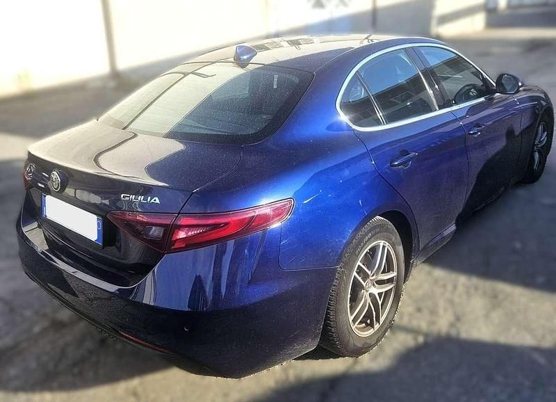 Blu/azzurro Usata 2017 Alfa Romeo Giulia Tre volumi | 14.200 € (Super prezzo) - Immagine 1/4