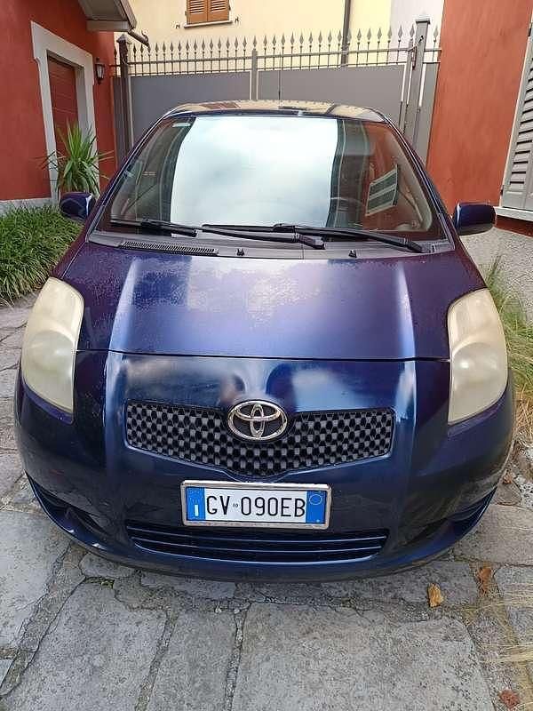 Usata 2006 Toyota Yaris Tre volumi | 1200 € (Super prezzo) - Immagine 1/4