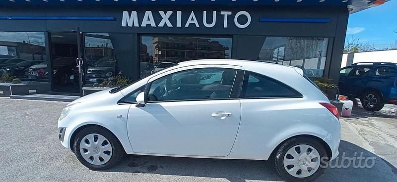 Usata Opel Corsa 85 CV (62 kW) 2011 Bianco Utilitaria