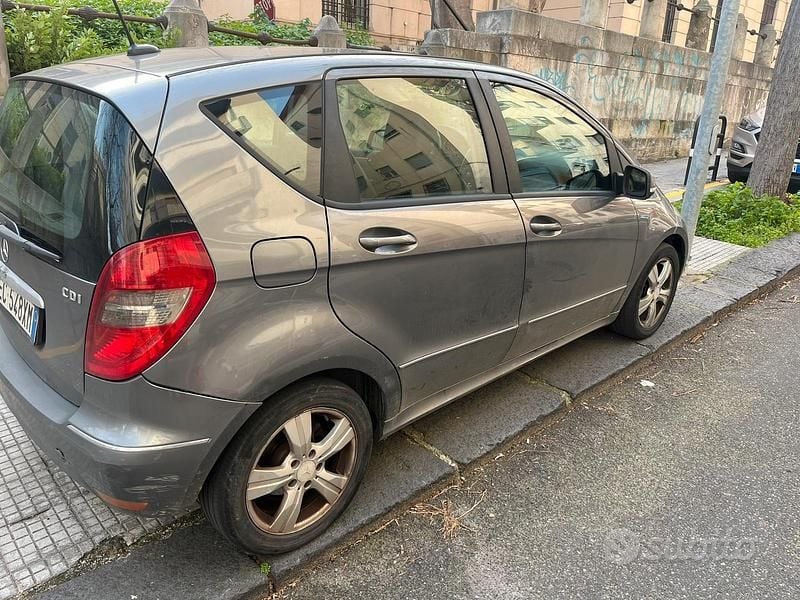 Usata Mercedes A180 Premium 109 CV (80 kW) 2010 Grigio Berlina