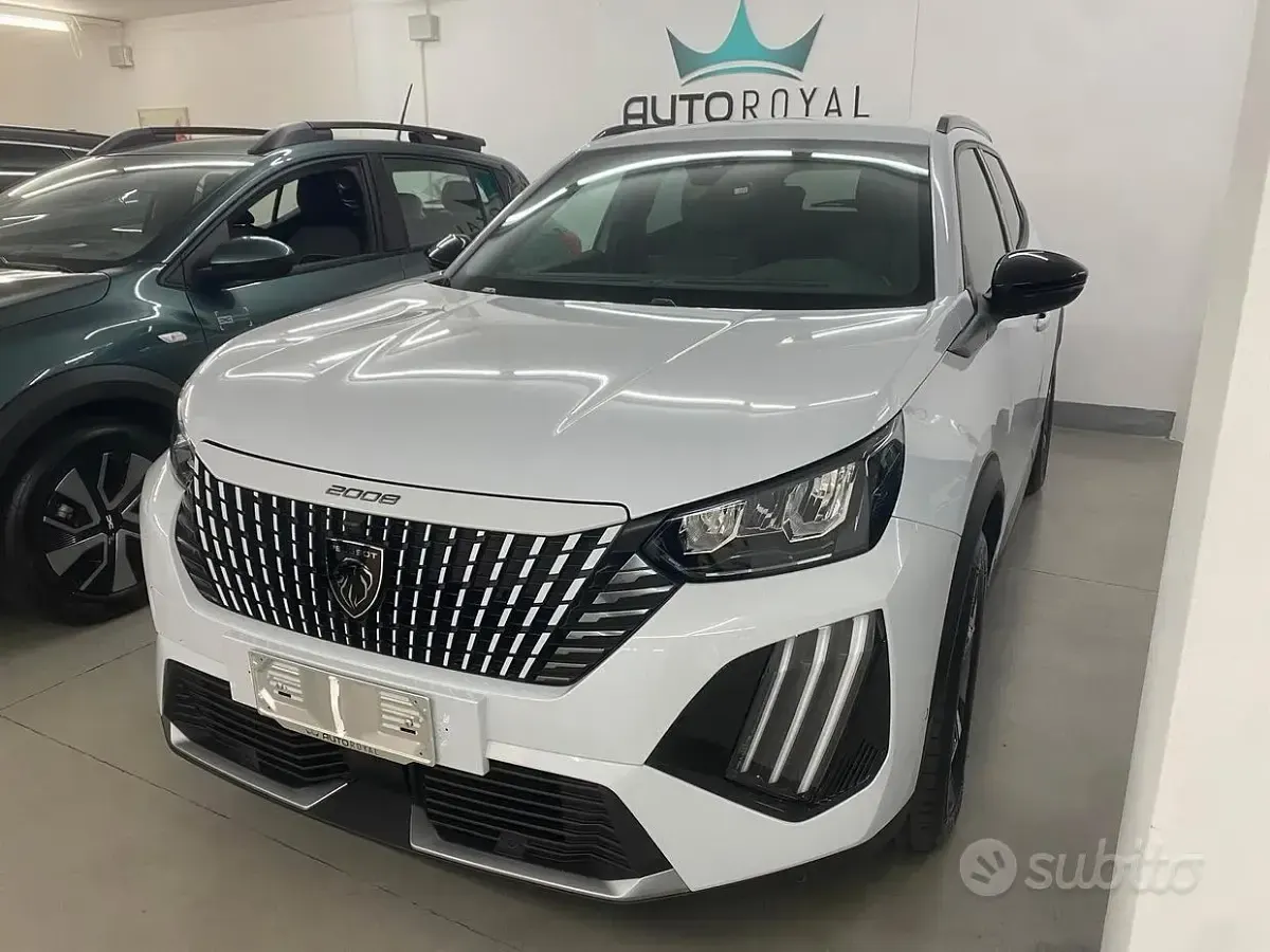 Usata Peugeot 2008 Allure 101 CV (74 kW) 2025 Bianco SUV