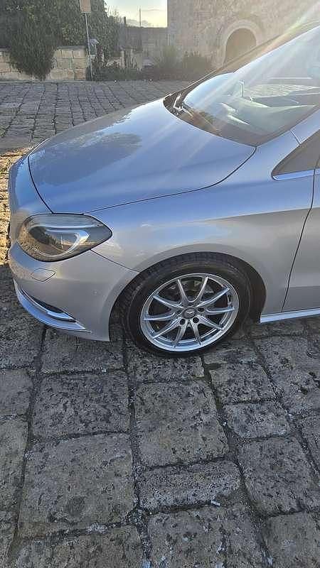 Usata Mercedes B180 Executive 109 CV (80 kW) 2012 Grigio Utilitaria