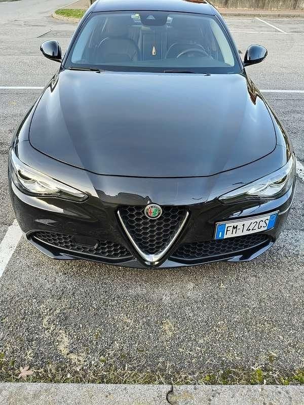 Usata Alfa Romeo Giulia Super 180 CV (132 kW) 2017 Nero Berlina