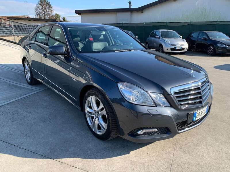 Usata Mercedes E250 Avantgarde 204 CV (150 kW) 2009 Grigio Berlina