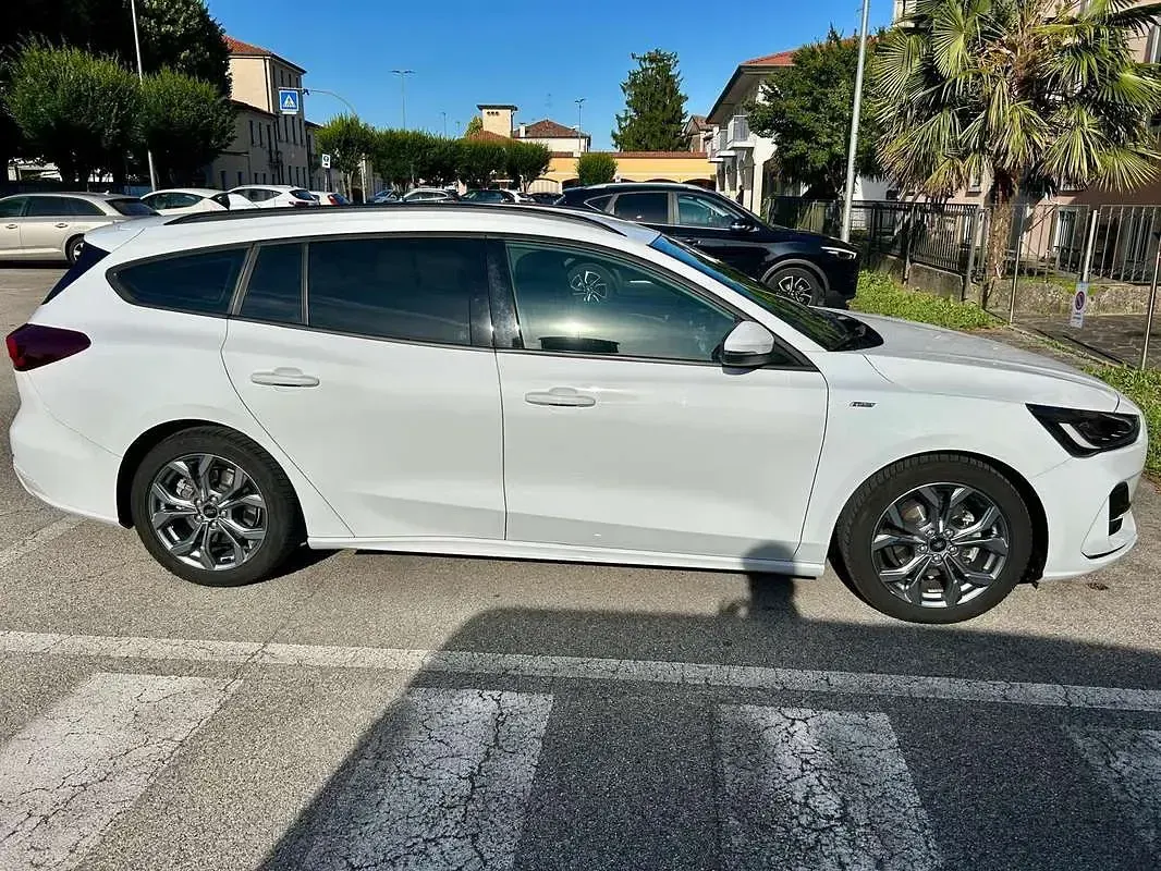 Usata Ford Focus ST-Line X 116 CV (85 kW) 2023 Bianco Station wagon