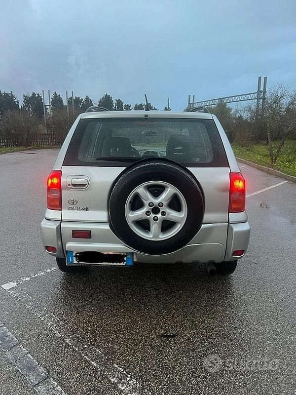 Usado Toyota RAV4 128 CV (94 kW) 2003 Gris SUV