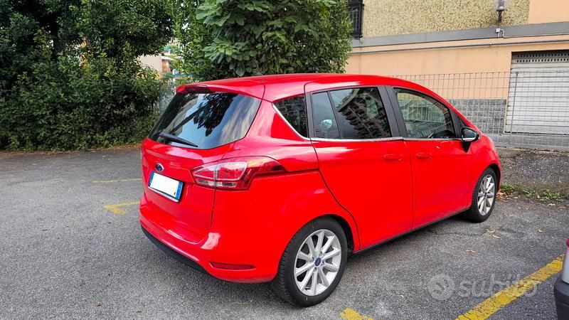 Begagnad Ford B-MAX Titanium 90 HK (66 kW) 2017 Röd Minibuss