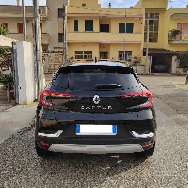 Usata Renault Captur Intens 100 CV (73 kW) 2022 Nero SUV