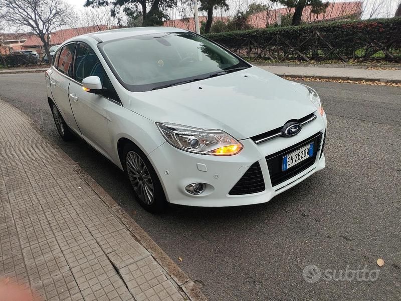 Begagnad Ford Focus 116 HK (85 kW) 2012 Vit Kombi