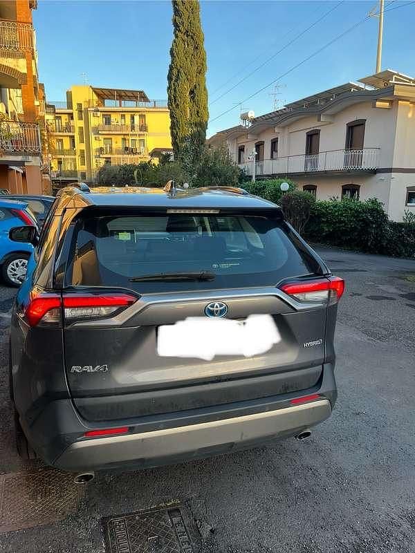 Usata Toyota RAV4 Hybrid Active 178 CV (130 kW) 2022 Grigio SUV