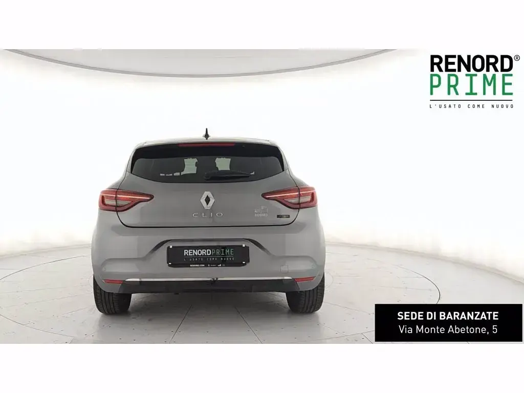 Usata Renault Clio Techno 145 CV (106 kW) 2023 Grigio chiaro Utilitaria