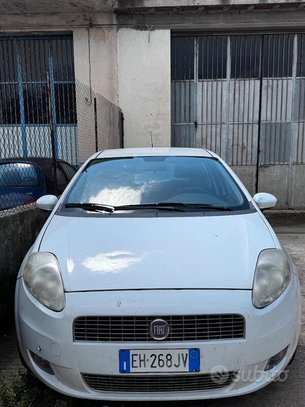 Bianco Usata 2011 Fiat Grande Punto Due volumi | 3000 € (Buon prezzo) - Immagine 1/4