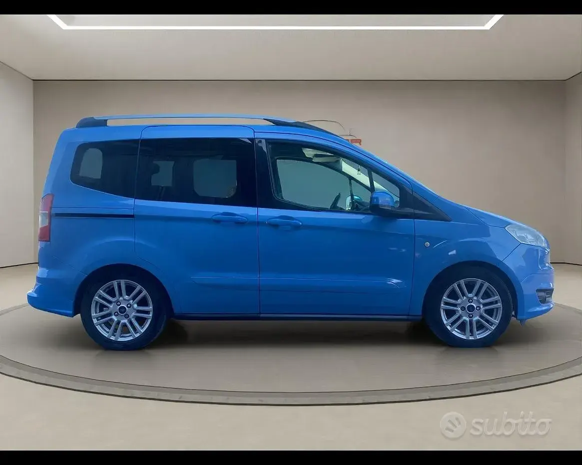 Usata Ford Tourneo Courier Titanium 75 CV (55 kW) 2015 Blu Monovolume