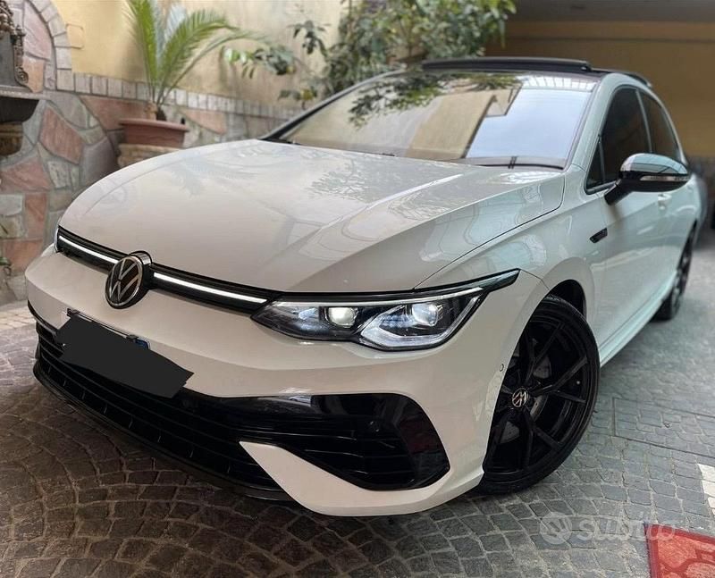 Usata 2023 VW Golf R Tre volumi | 47.500 € - Immagine 1/4