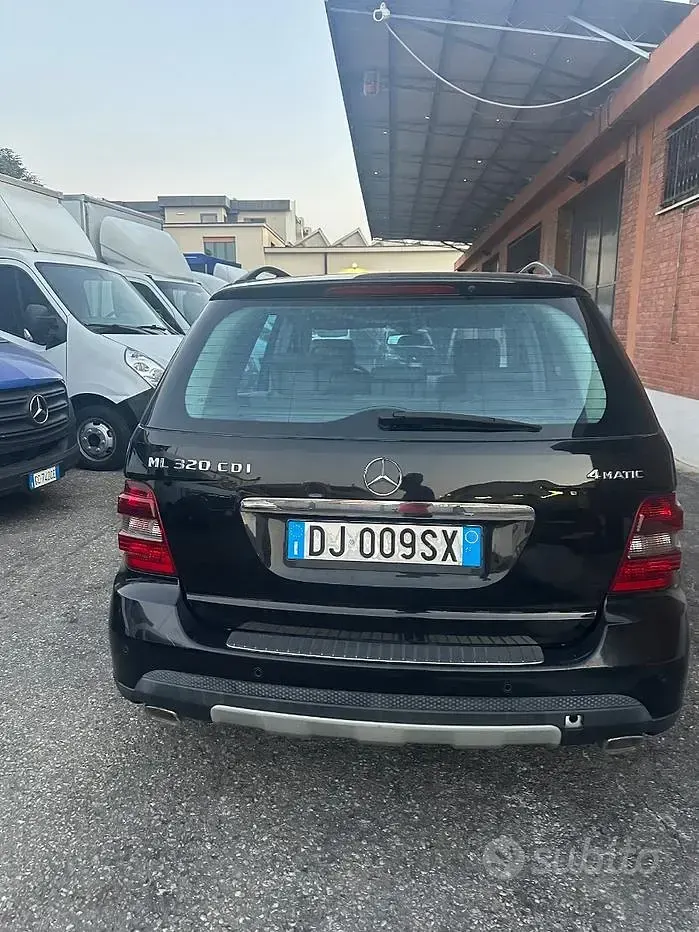 Usata Mercedes ML320 224 CV (164 kW) 2007 Nero SUV