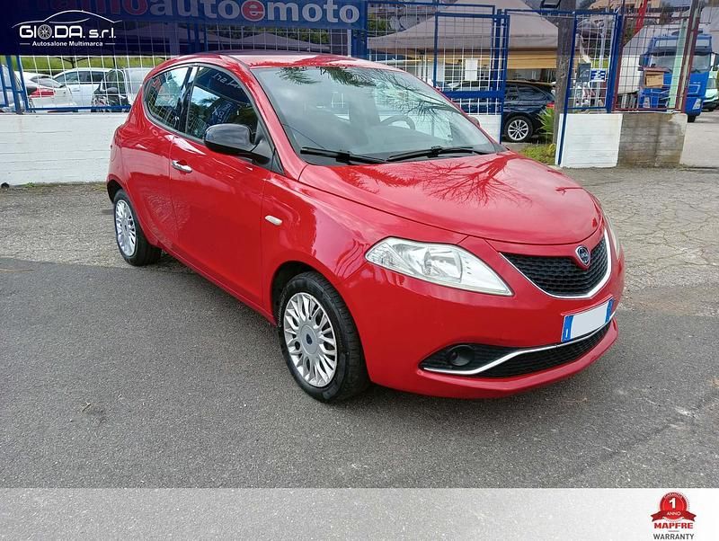 Usata Lancia Ypsilon 95 CV (69 kW) 2016 Rosso Utilitaria