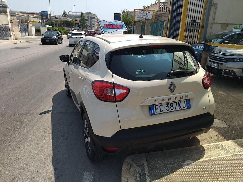 Usata Renault Captur Zen 90 CV (66 kW) 2016 Beige SUV