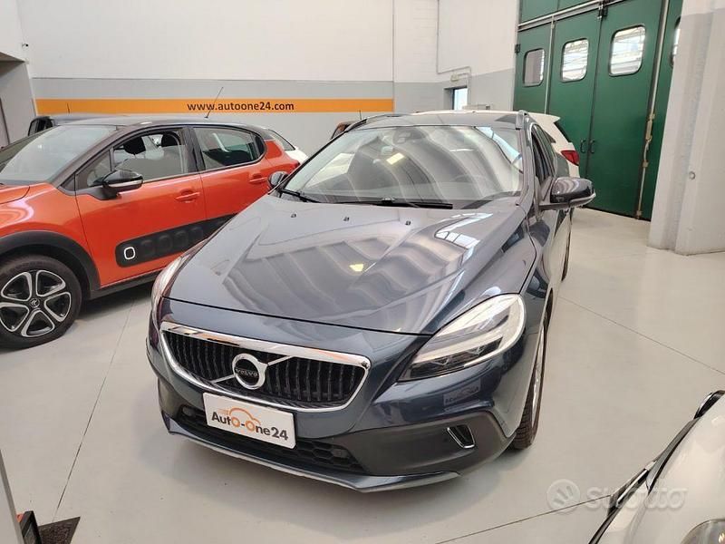 Usata Volvo V40 CC Plus 152 CV (111 kW) 2019 Blu mezzanotte metallizzato Station wagon