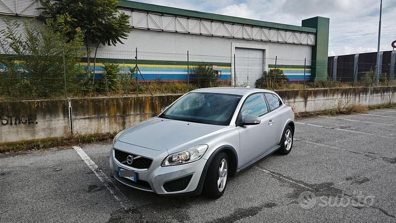 Usata Volvo C30 109 CV (80 kW) 2012 Grigio Utilitaria