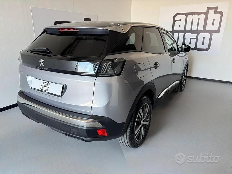 Usata Peugeot 3008 Allure 130 CV (95 kW) 2023 Grigio SUV