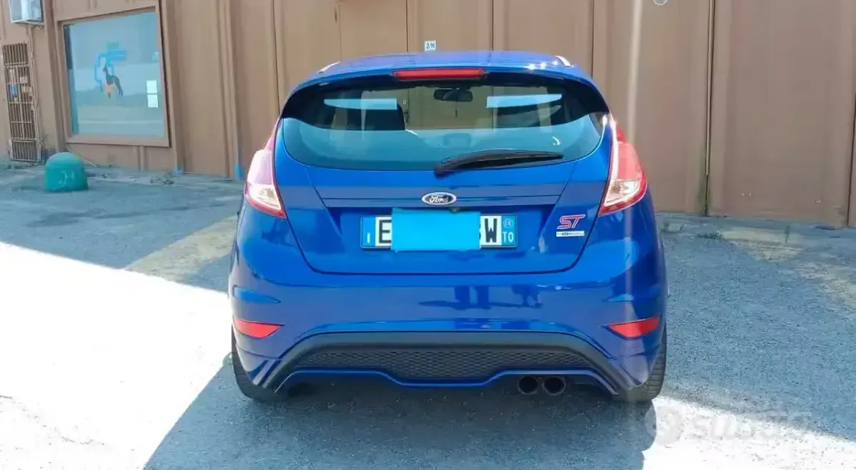 Usata Ford Fiesta ST 182 CV (133 kW) 2014 Bluazzurro Utilitaria