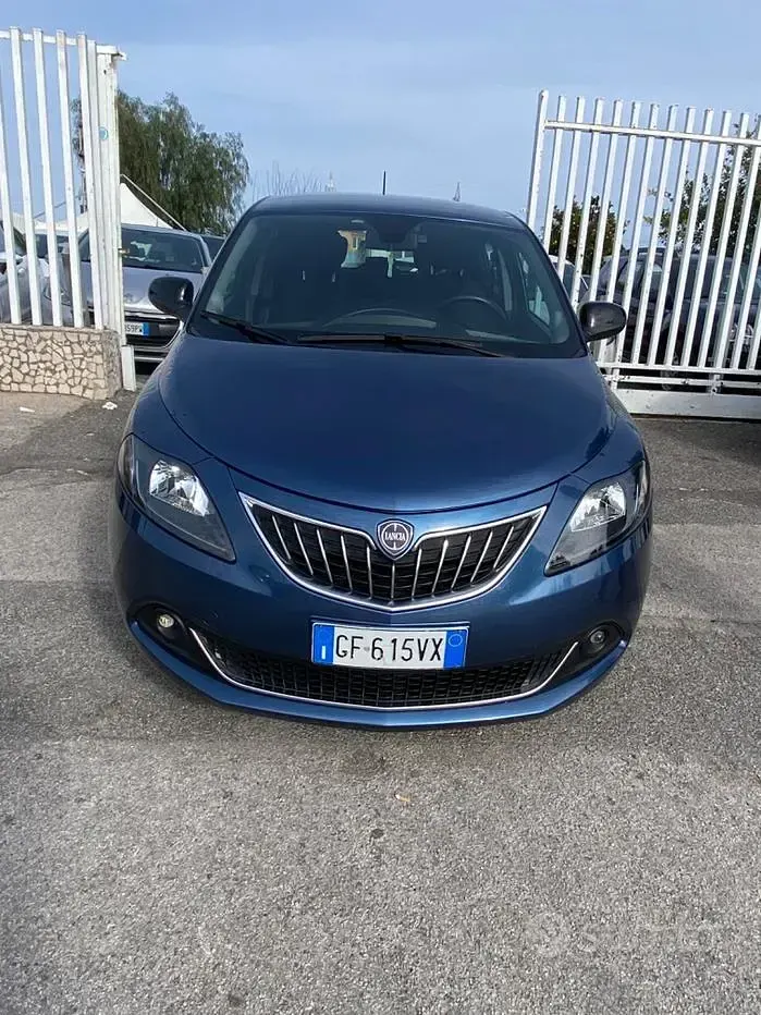 Usata Lancia Ypsilon Silver 69 CV (50 kW) 2021 Blu Utilitaria