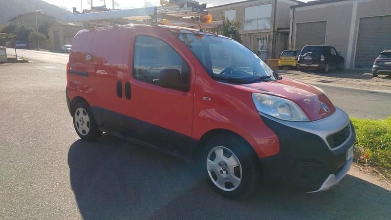 Rosso Usata 2016 Fiat Fiorino Monovolume | 6500 € (Buon prezzo) - Immagine 1/4