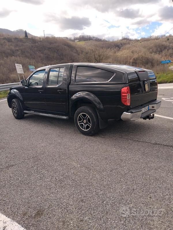 Usata Nissan Navara XE 190 CV (139 kW) 2010 Nero Pick-up