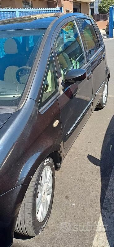 Usata Lancia Musa 90 CV (66 kW) 2005 Nero Monovolume