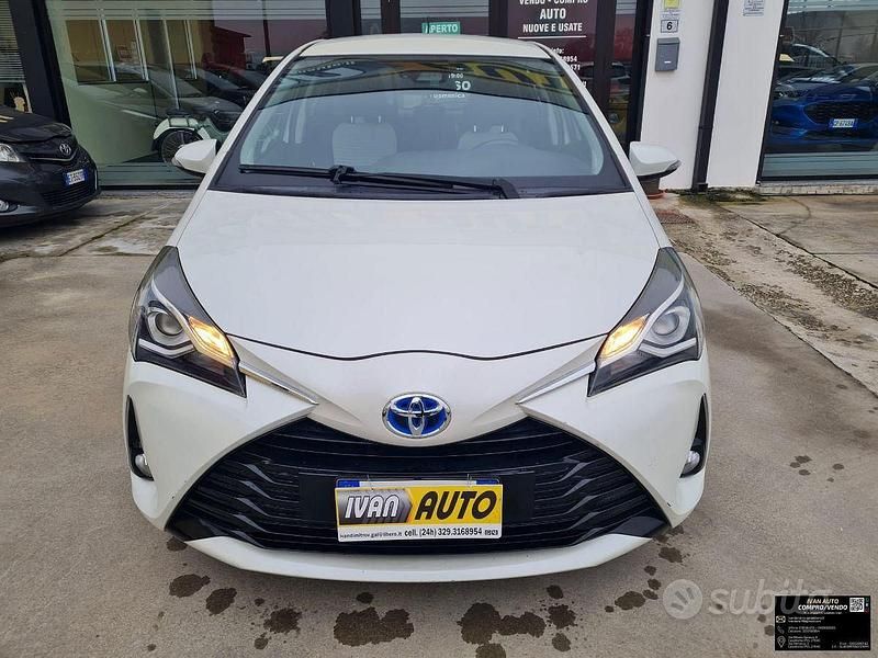 Usata Toyota Yaris Hybrid 73 CV (53 kW) 2017 Bianco Berlina