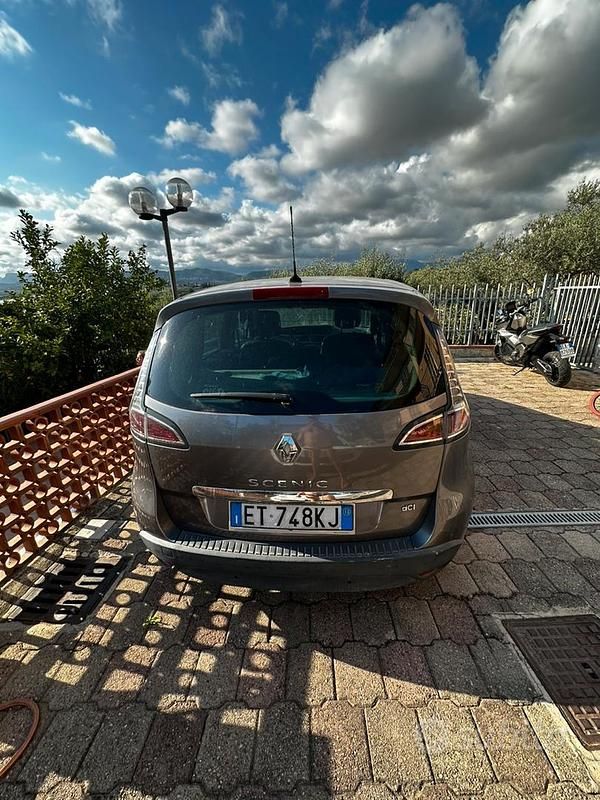 Usata Renault Scénic III 110 CV (80 kW) 2013 Grigio Monovolume