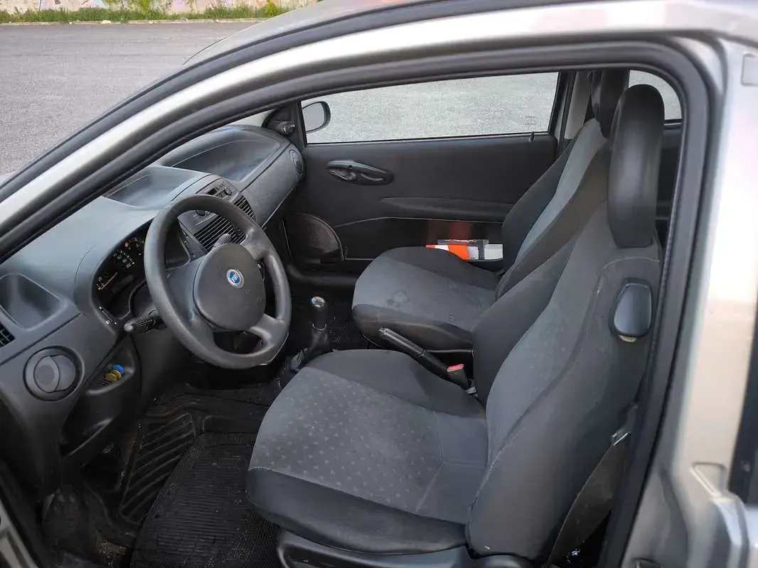 Usata Fiat Punto Dynamic 69 CV (50 kW) 2005 Utilitaria