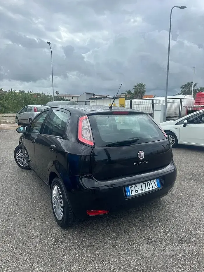 Usata Fiat Punto Lounge 69 CV (50 kW) 2012 Nero Utilitaria