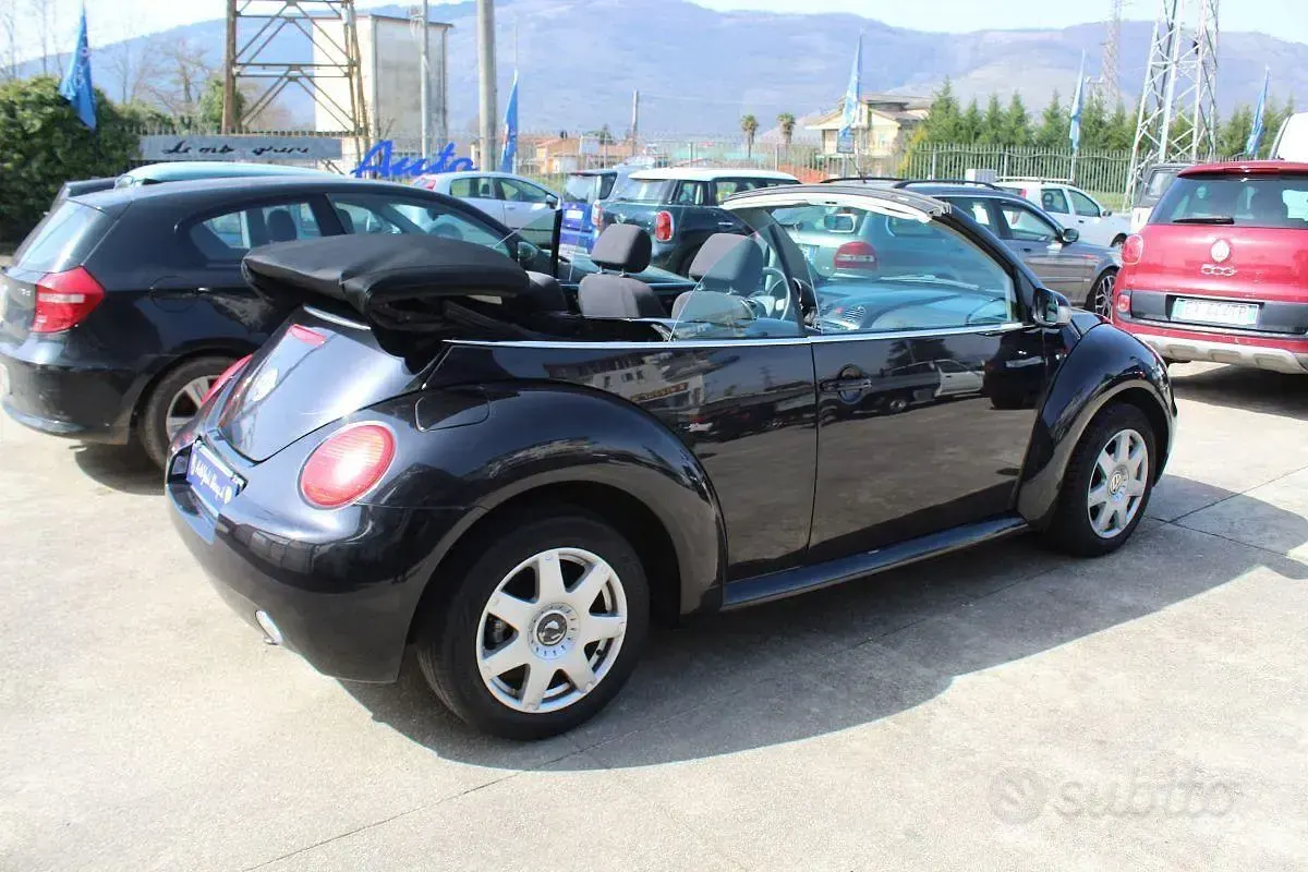Usata VW New Beetle 102 CV (75 kW) 2005 Nero Utilitaria