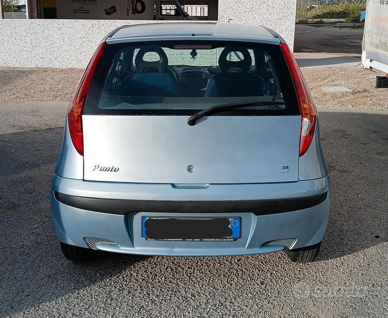 Usata Fiat Punto 60 CV (44 kW) 2003 Blu Berlina