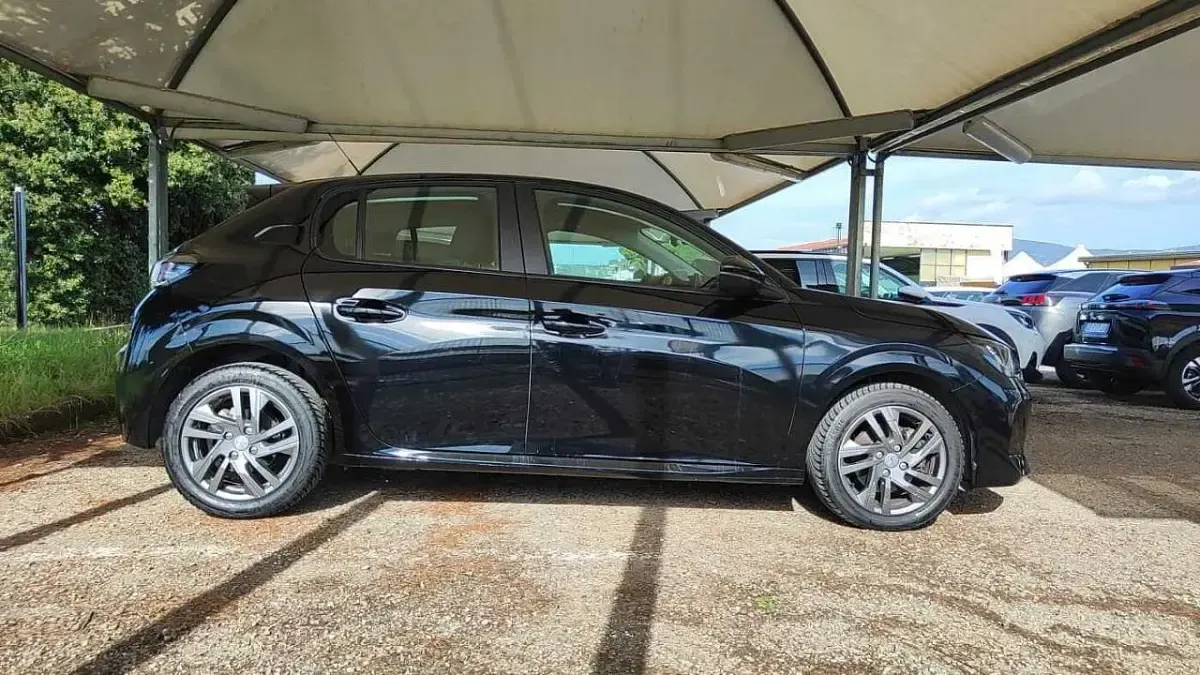 Usata Peugeot 208 Active 100 CV (73 kW) 2022 Nero Utilitaria