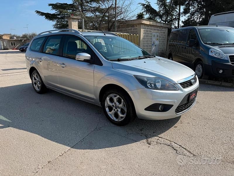 Usata Ford Focus 110 CV (80 kW) 2011 Grigio Station wagon