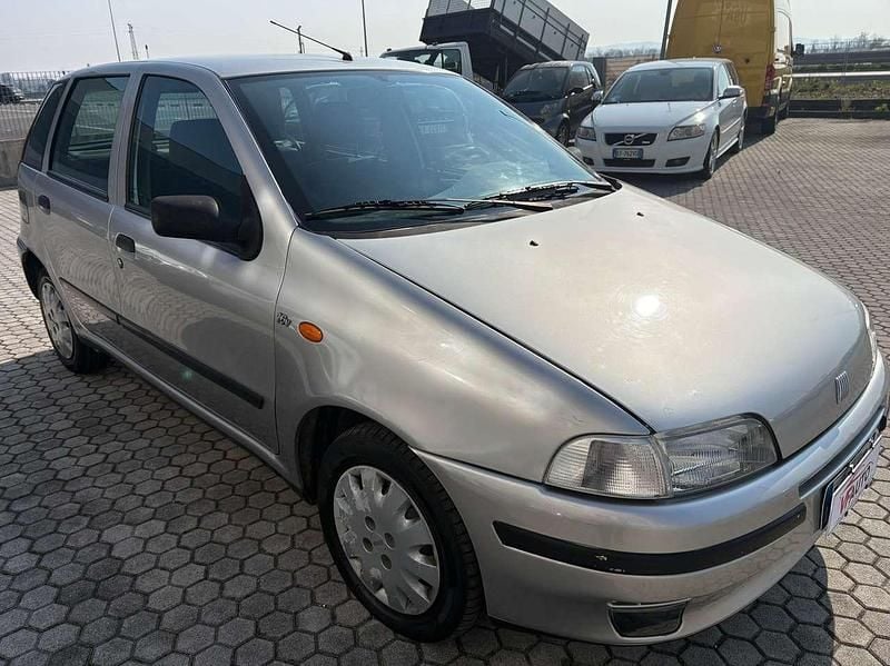 Usata Fiat Punto 86 CV (63 kW) 1999 Grigio Berlina