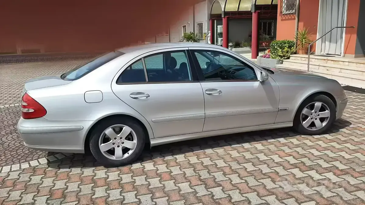 Usata Mercedes E270 Avantgarde 2004 Berlina
