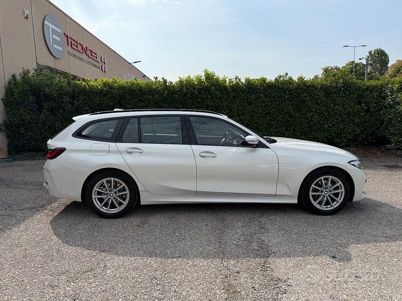 Usado BMW 318 Efficient Dynamics 150 CV (110 kW) 2023 Blanco Familiar