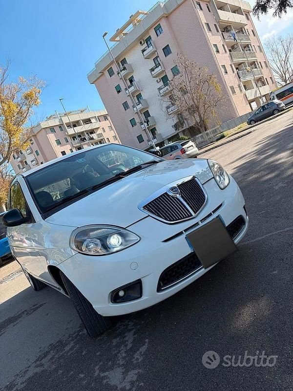Usata Lancia Ypsilon 75 CV (55 kW) 2011 Bianco Utilitaria