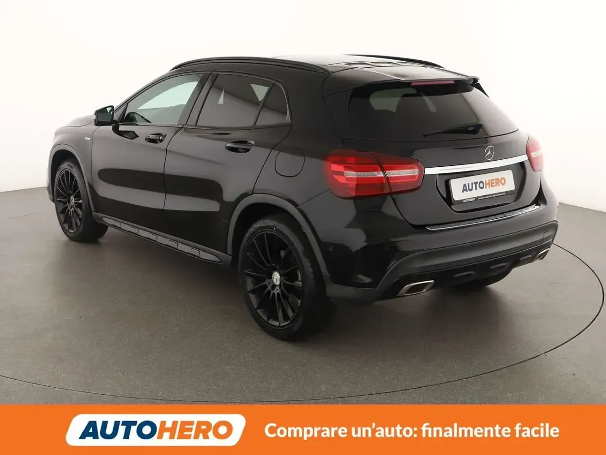 Usata Mercedes GLA200 156 CV (114 kW) 2018 Nero SUV