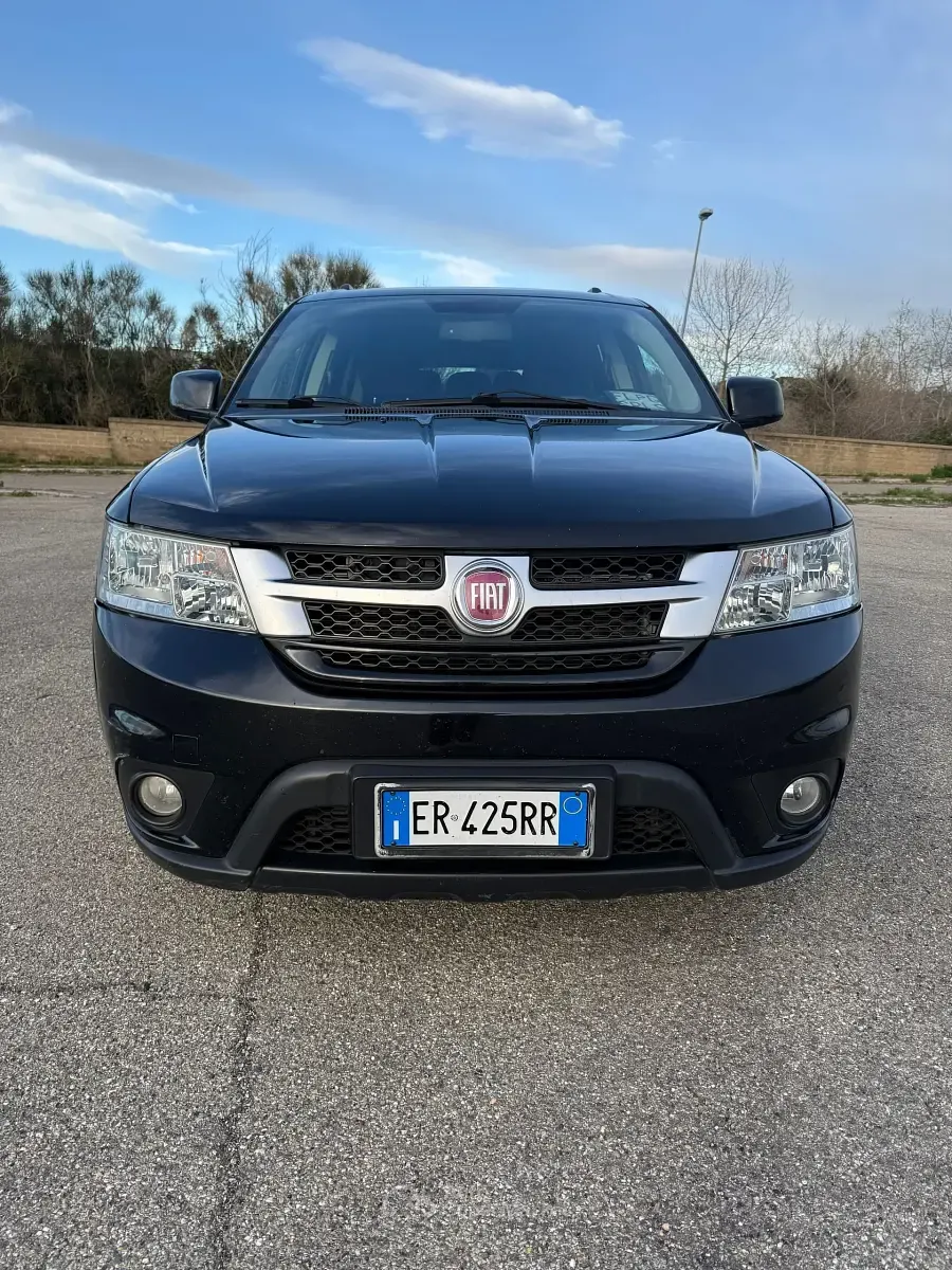Käytetty Fiat Freemont 140 HP (102 kW) 2013 Musta Katumaasturi