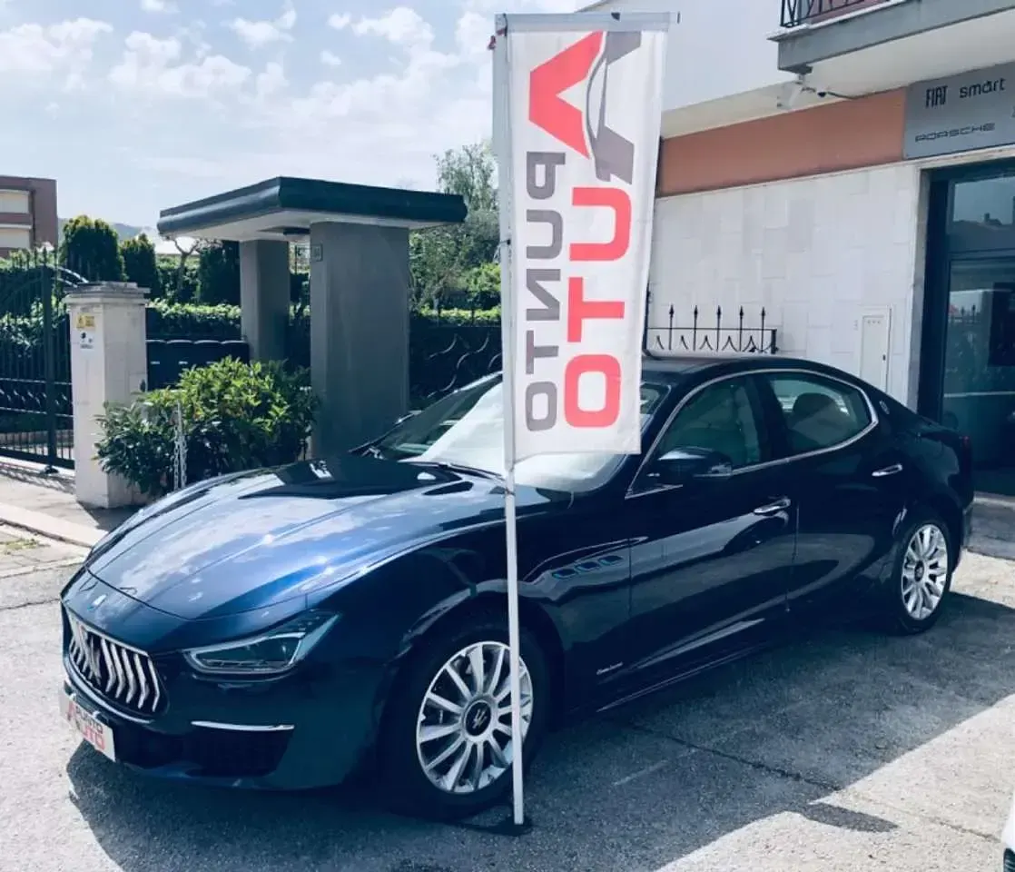 Usado Maserati Ghibli GranLusso 330 CV (242 kW) 2021 Azul Berlina