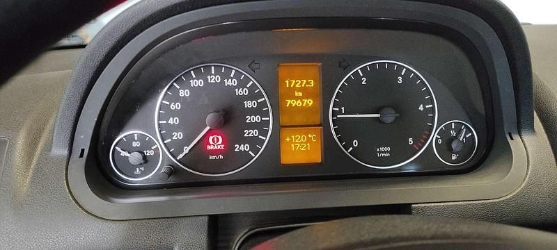 Usata Mercedes A180 Executive 109 CV (80 kW) 2012 Argento Monovolume