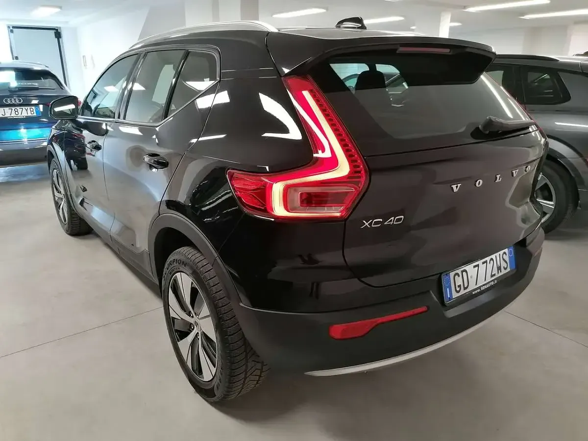 Usata Volvo XC40 Momentum 129 CV (94 kW) 2021 Nero SUV