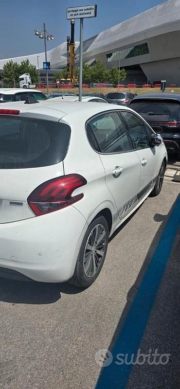 Usata Peugeot 208 75 CV (55 kW) 2016 Bianco Utilitaria
